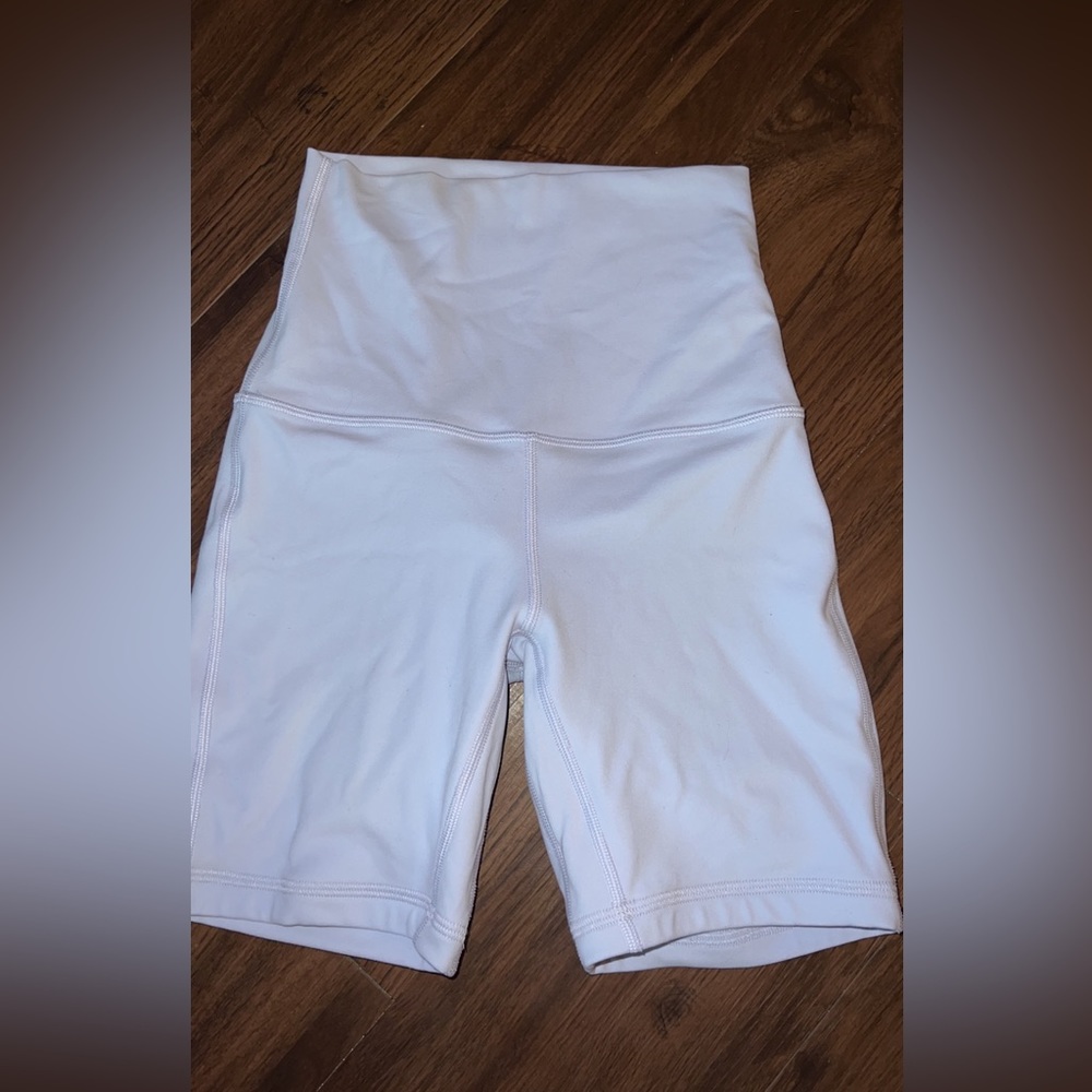 Lululemon women’s high waisted bike shorts